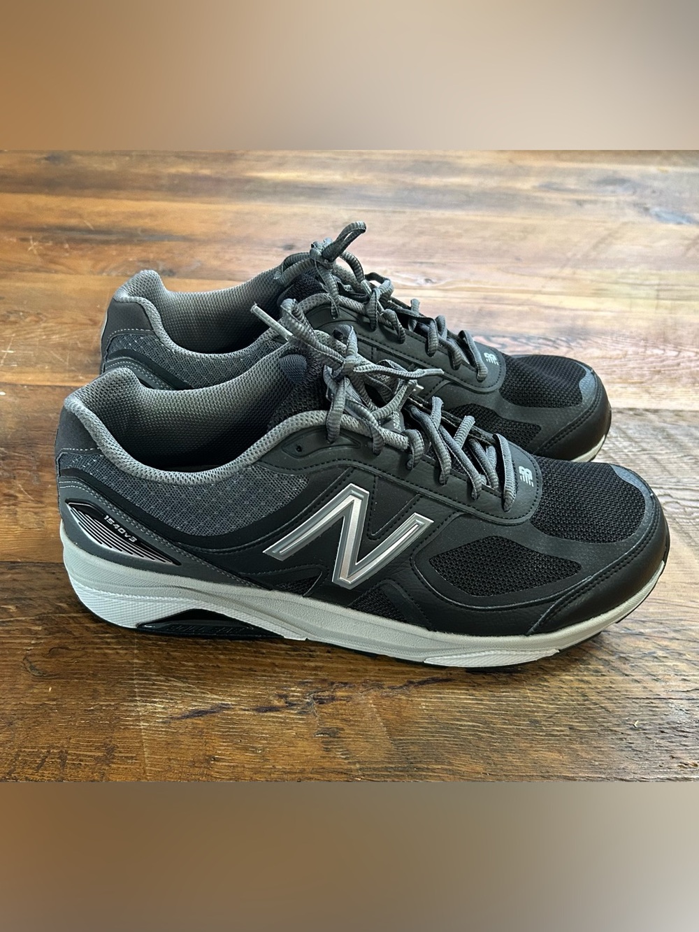 New Balance 1540v3 Men's Size 10 4E Extra Wide